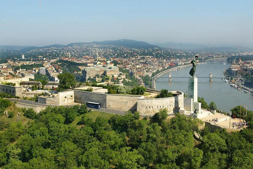 Deak Apartment Budapest Esterno foto